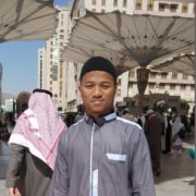 alumnus  pesantren modern Misbahul Ulum Lhokseumawe mahasiswa sarjana syariah wal qanun Universitas Al Ahgaff Mukalla, Hadranmaut, Yaman.