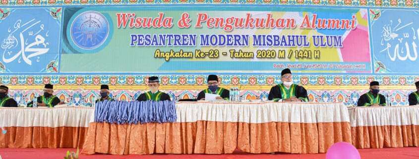 Keluarga Besar Pesantren Modern Misbahul Ulum pada Acara Wisuda Angkatan ke 23